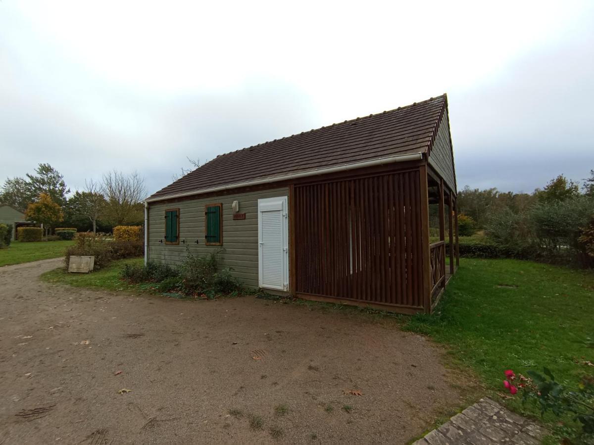 Les Maisonnettes Du Lac - Base De Loisirs Lavare Kültér fotó